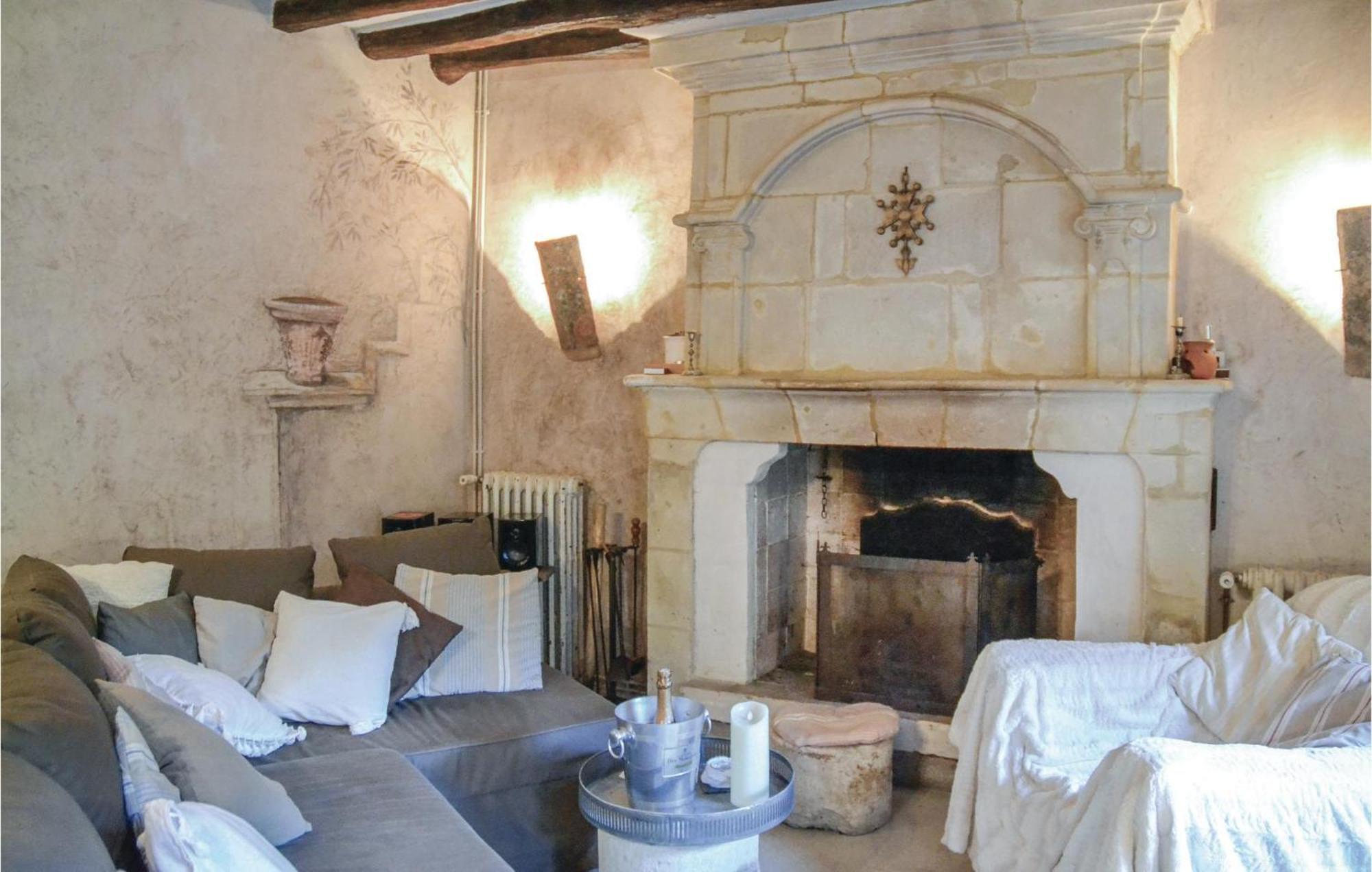 Cozy Home In Gennes With Kitchen Экстерьер фото