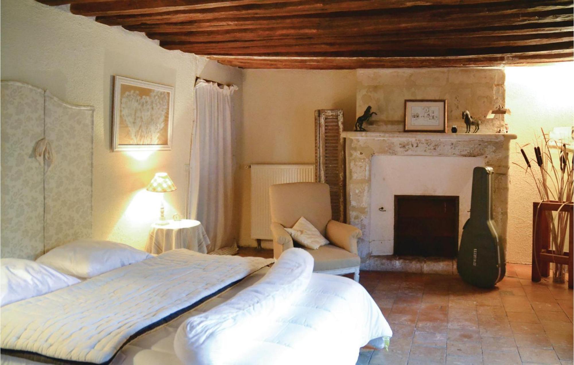 Cozy Home In Gennes With Kitchen Экстерьер фото