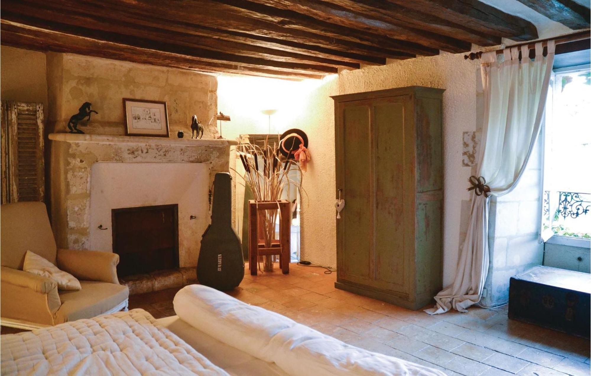 Cozy Home In Gennes With Kitchen Экстерьер фото